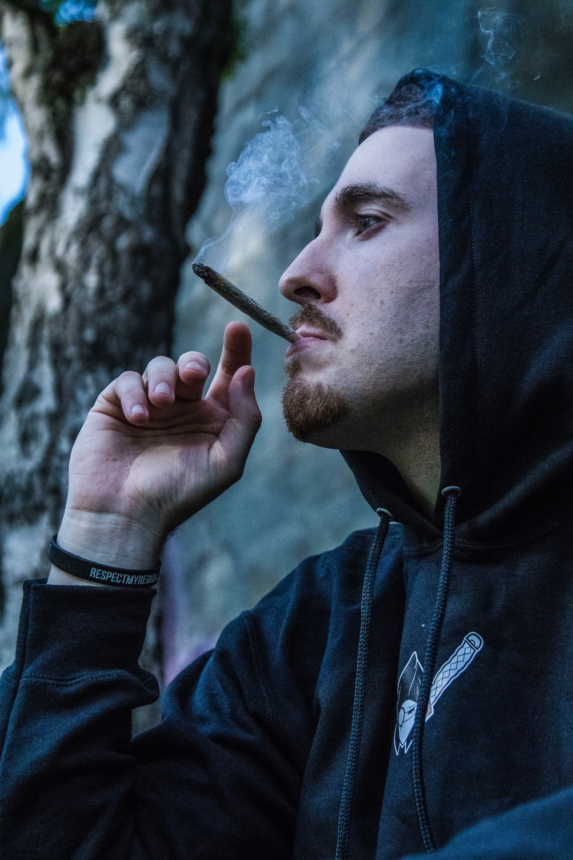 Will Smoking Hemp Make My Clothes Smell? – E10 Labs